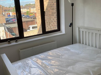 Room in a Shared House, Swallow Walk, RM12