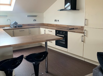 1 Bed Flat, Commercial Road, HD8