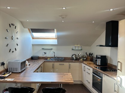 1 Bed Flat, Commercial Road, HD8
