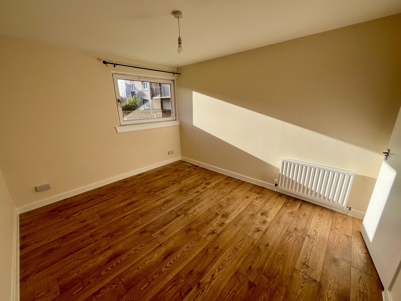 Edinburgh - 2 Bed Flat, Calder Crescent, EH11 - To Rent Now for £1,100. ...