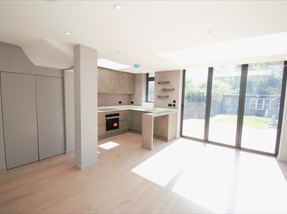 Room in a Shared House, Henchman Street, W12