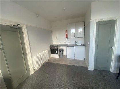 Studio Flat, Waterden Road, GU1