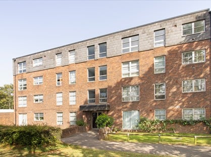 2 Bed Flat, Marlowe Gardens, SE9
