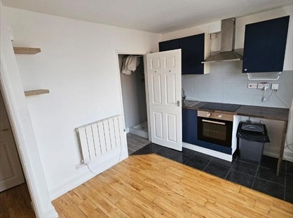Studio Flat, Kingsley Avenue, NN11