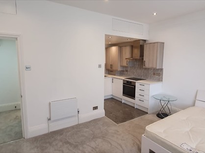 Studio Flat, Cranes Park, KT5