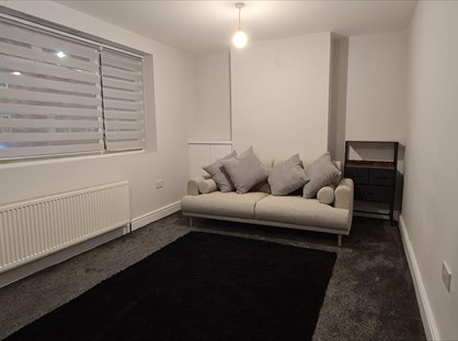 1 Bed Flat, High Street, BR4