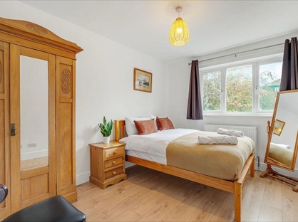 3 Bed Semi-Detached House, Grantham Road, E12