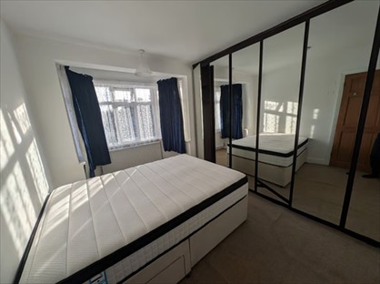 Room in a Shared House, Rosebery Road, TW3