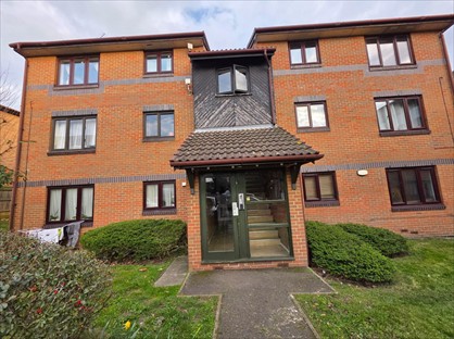 1 Bed Flat, Capstan Close, RM6