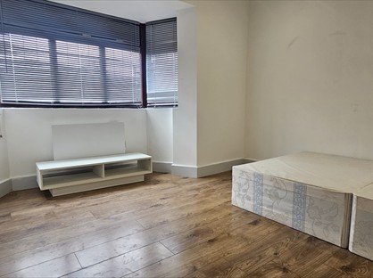 Studio Flat, Imperial Way, BR7