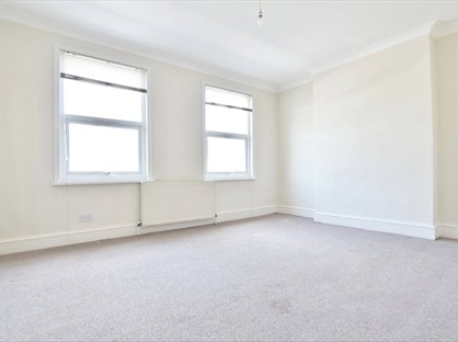 4 Bed Terraced House, Dean Road, TW3