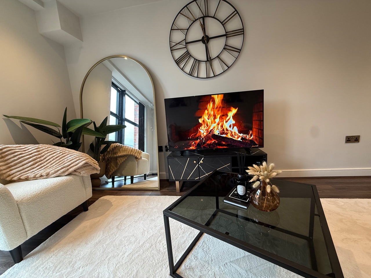 2 Bed Flat, Birmingham, B1 photo 2