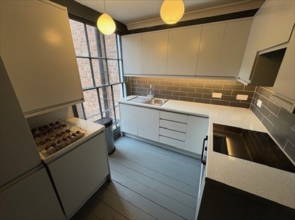 2 Bed Flat, Lansdowne Way, SW8