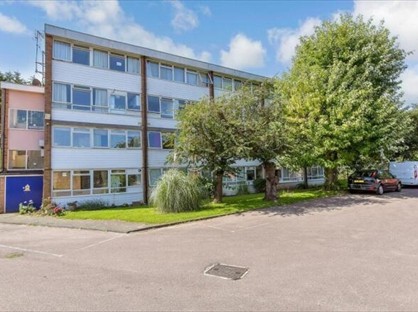 2 Bed Flat, Hainault, IG6