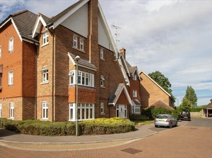 2 Bed Flat, Corinth Court, RH16