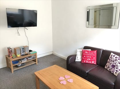 Room in a Shared Flat, Whitechapel, L1