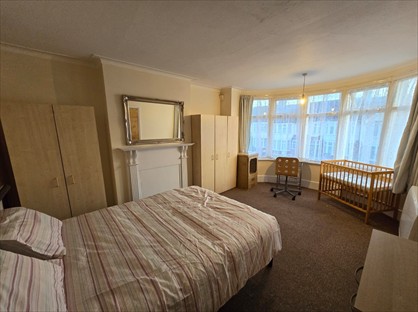 Studio Flat, Berkshire Gardens, N13