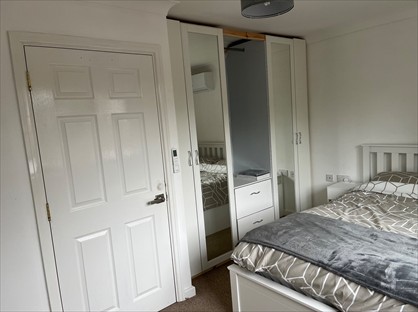 Room in a Shared House, Brownsover Road, GU14