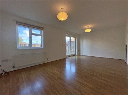 3 Bed Semi-Detached House, Fairfield Place, WR11