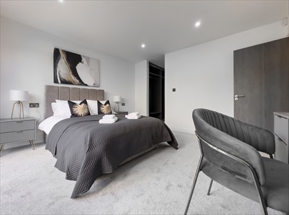 1 Bed Flat, Drake House, TW18