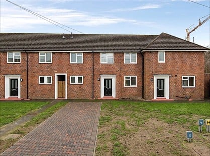 3 Bed Terraced House, Beavers Crescent, TW4