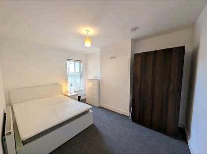 Room in a Shared Flat, King Street, WF1