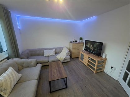 3 Bed Terraced House, Labrador Avenue, EH54