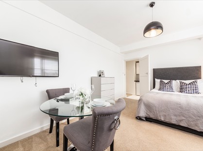 Studio Flat, Hill Street, W1J