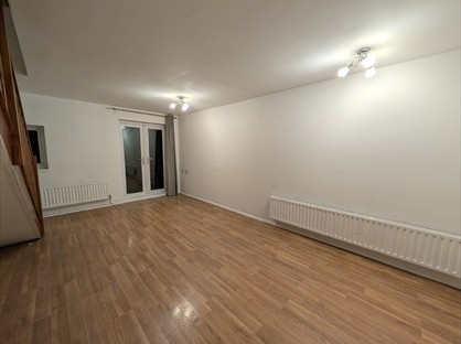 2 Bed Terraced House, Glovers Lane, MK13