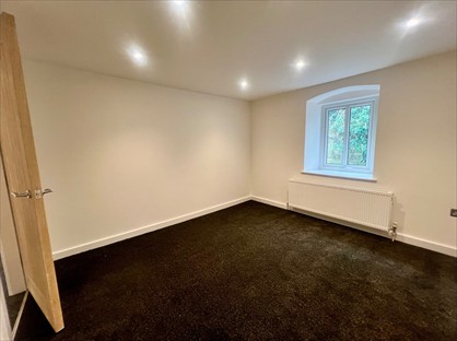 2 Bed Terraced House, Town Street, LS19