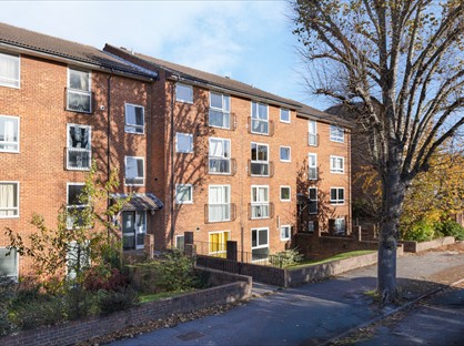 2 Bed Flat, Berrylands, KT5