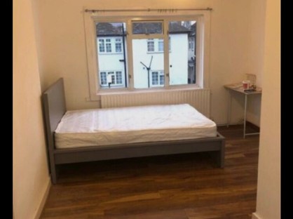 Studio Flat, Norbroke Street, W12