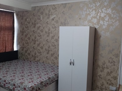 Room in a Shared House, School Road, RM10