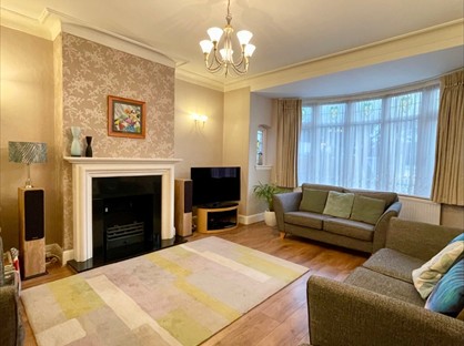 3 Bed Terraced House, Norwood Gardens, IG5