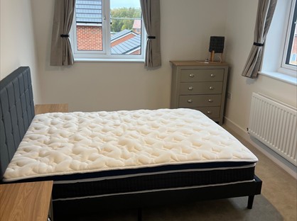 Room in a Shared Flat, Ottershaw, KT16