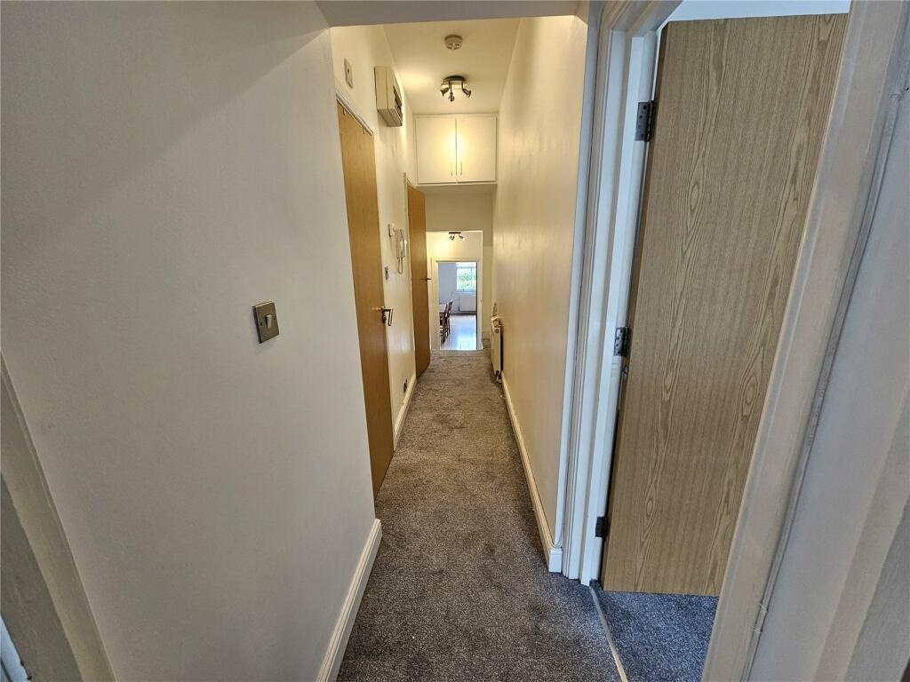 2 Bed Flat, Heyford Terrace, SW8 photo 2