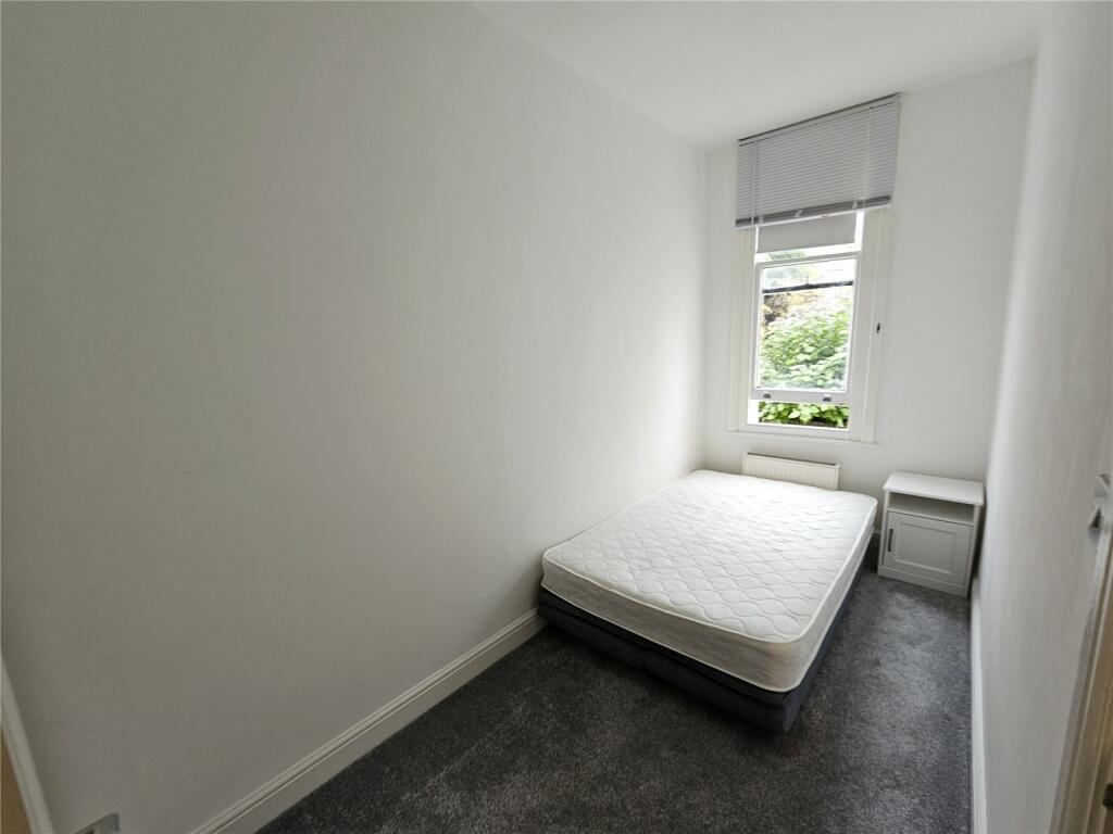 2 Bed Flat, Heyford Terrace, SW8 photo 5