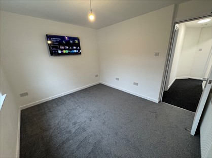 Room in a Shared House, Wallace Avenue, L36