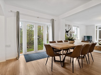 3 Bed Detached House, Castle Street, RH1