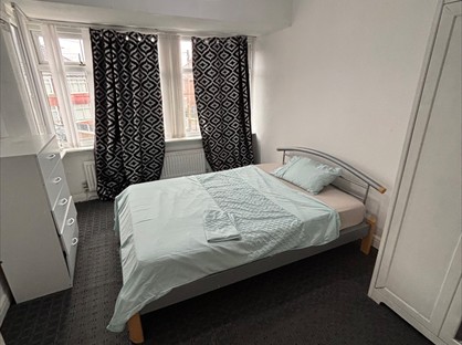 Room in a Shared House, Wentworth Avenue, M18