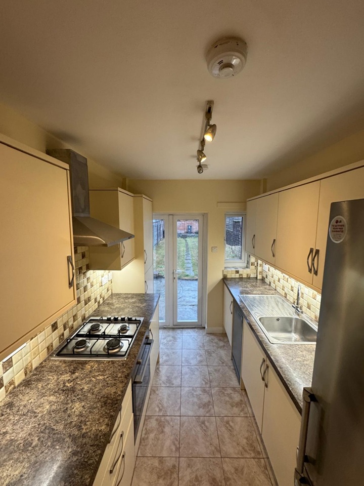 Croydon - 2 Bed Semi-Detached House, Queens Road, CR0 - To Rent Now for ...