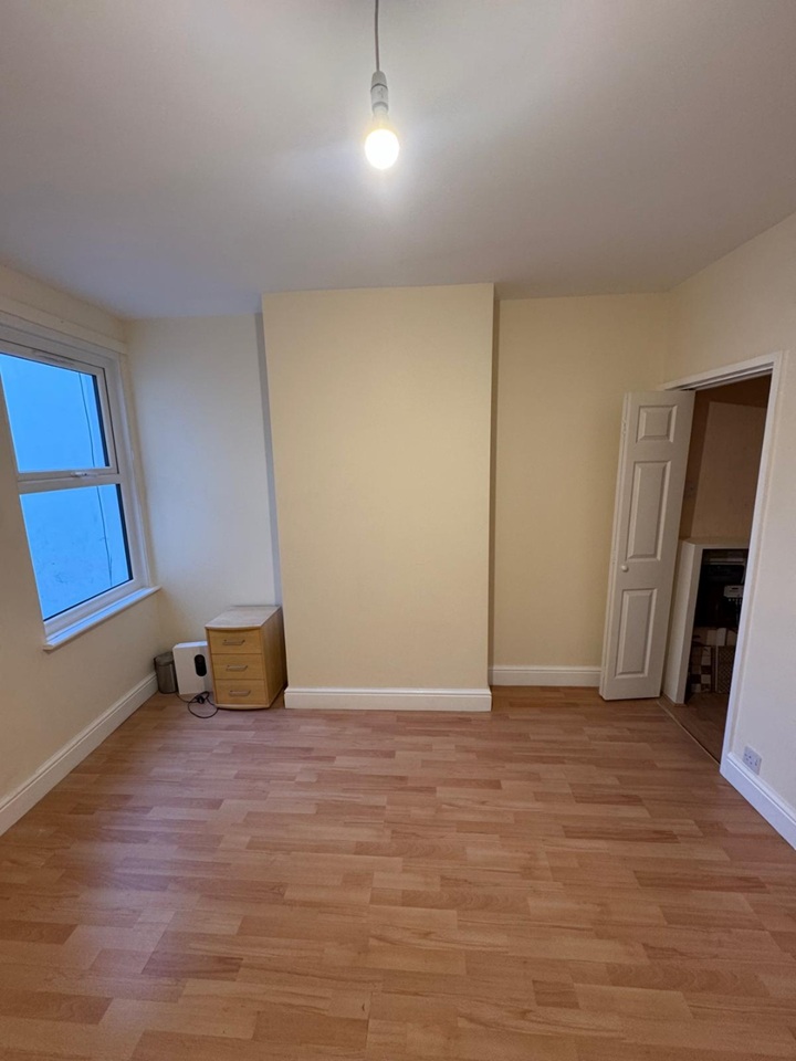 Croydon - 2 Bed Semi-Detached House, Queens Road, CR0 - To Rent Now for ...