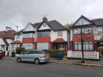 Studio Flat, Templars Avenue, NW11