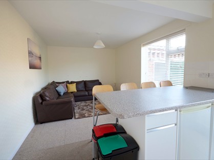 4 Bed Terraced House, Hay Road, PO19