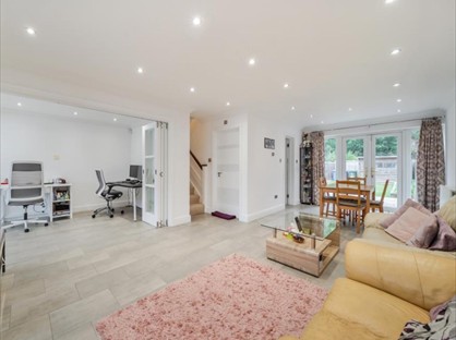 3 Bed Terraced House, Forlease Drive, SL6