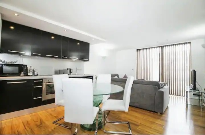 2 Bed Flat, Wellington Street, LS1 photo 4