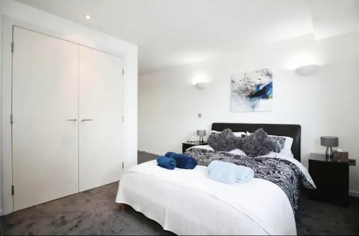 2 Bed Flat, Wellington Street, LS1 photo 2
