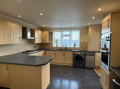 3 Bed Terraced House, Dickens Avenue, RM18