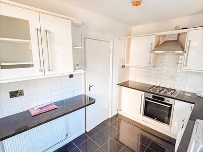 3 Bed Terraced House, Smeaton Road, IG8
