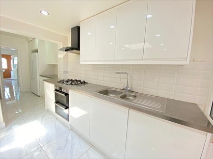 4 Bed Terraced House, Berkeley Avenue, TW4